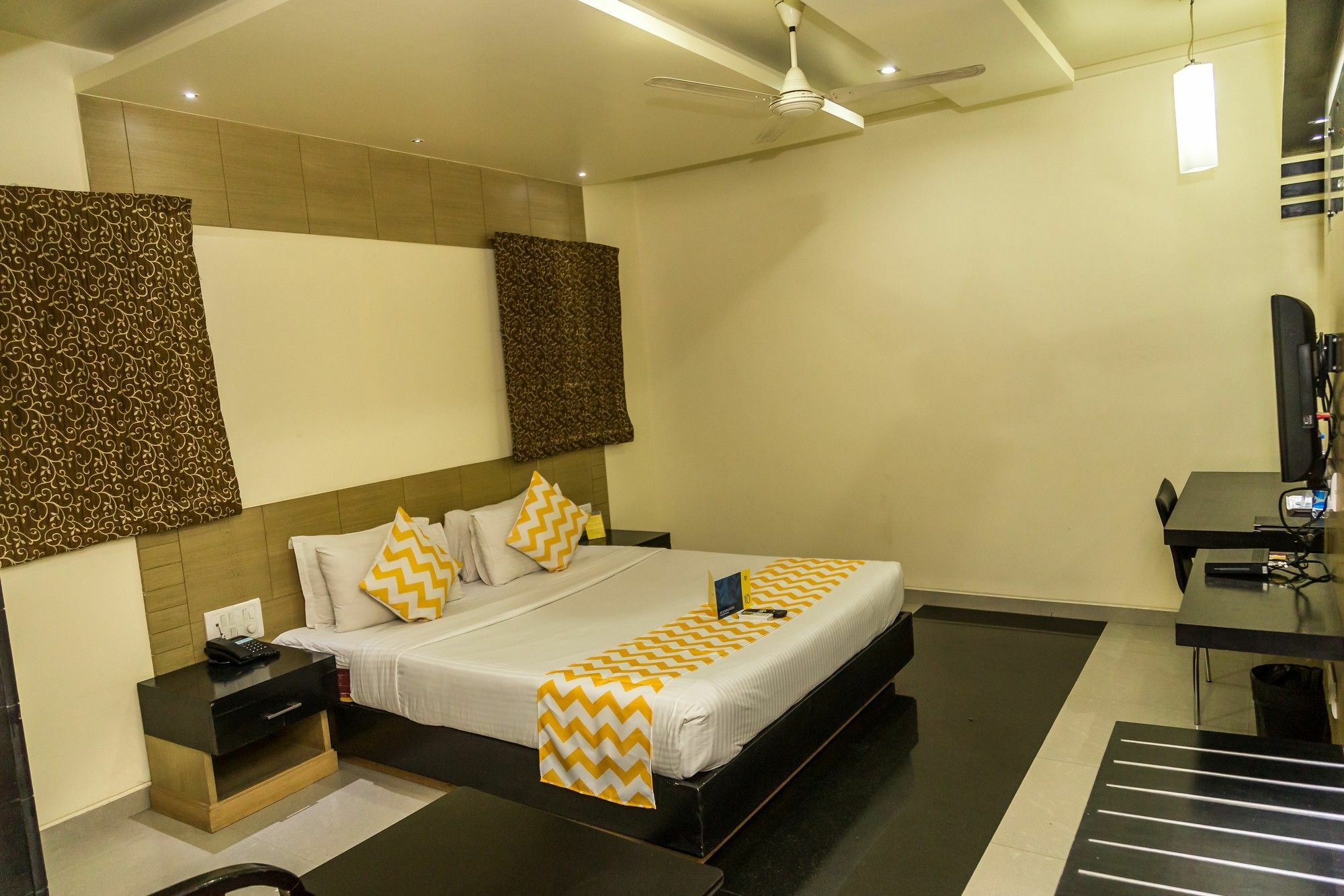 Hotel Arafa Inn Бангалор Экстерьер фото